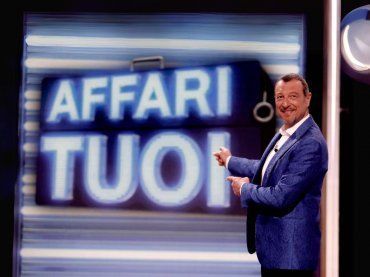 Affari Tuoi, la scelta controversa del concorrente Andrea contro il parere della moglie 