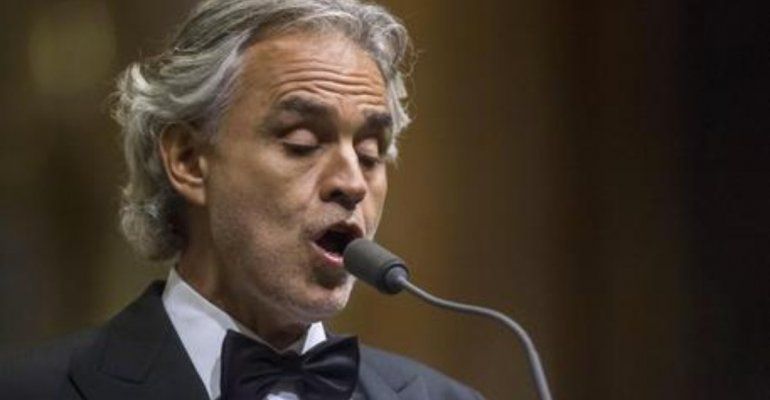 Andrea Bocelli a cavallo, all’improvviso l’animale si impenna: è accaduto tutto in pochi secondi