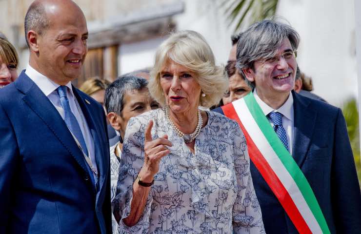 Camilla Parker Bowles abbandona Carlo 