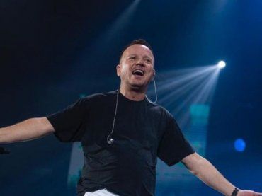 Gigi D’Alessio sorprende tutti e annuncia se il bimbo in arrivo sarà femmina o maschio