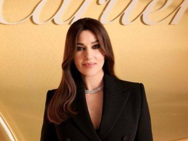 “Come una Regina”. Monica Bellucci fa impazzire i fan sui social – FOTO