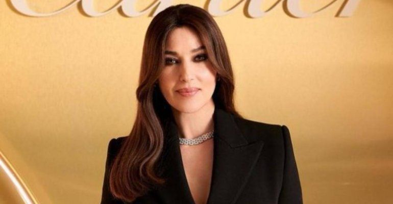 “Come una Regina”. Monica Bellucci fa impazzire i fan sui social – FOTO