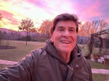 Gianni Morandi mostra le rughe in una foto: “tutto normale”