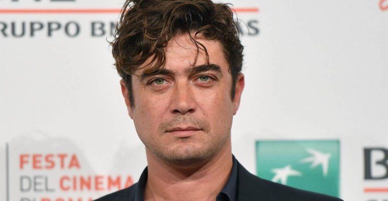 Riccardo Scamarcio: “Ho paura di morire”. Cosa ha segnato la vita del grande attore pugliese