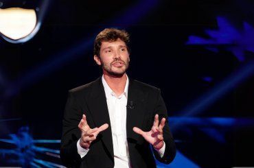 Lo speciale messaggio di Stefano De Martino prima di entrare in scena