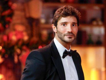 Stefano De Martino “ruba” una sposa a teatro: “Marito geloso? Peggio per lui”