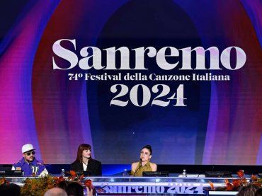 È di Napoli e non è Gigi D’Alessio: sarà lui a presentare il festival nel 2025