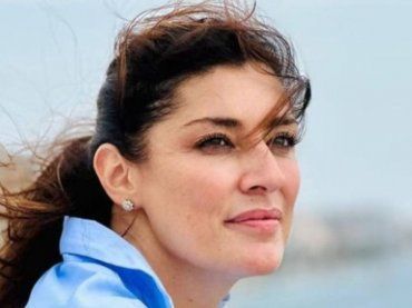 “Ci si potrà abbracciare “ la malinconia di Elisa Isoardi. Il post che non ti aspetti – FOTO