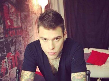 Fedez non ha sempre fatto il rapper: il suo primo lavoro sorprende – VIDEO