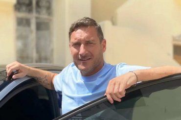 Francesco Totti alle Maldive con Noemi e la figlia Chanel: un dettaglio non sfugge ai fan