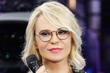 Amici 23, Maria De Filippi cambia tutto: c’entra Angelina Mango