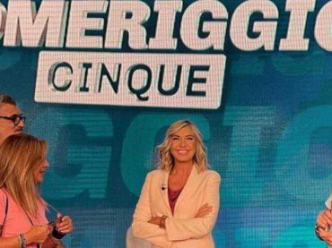 Pomeriggio 5, l’affondo di Myrta Merlino alla showgirl: “Perché proprio adesso?”