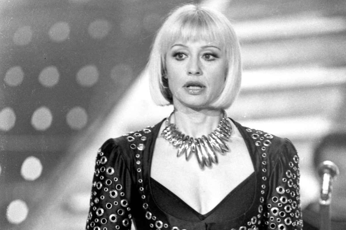 Raffaella Carrà salva donna in diretta