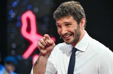 Stefano De Martino, lo smacco a Belen: il gesto del conduttore è inaspettato