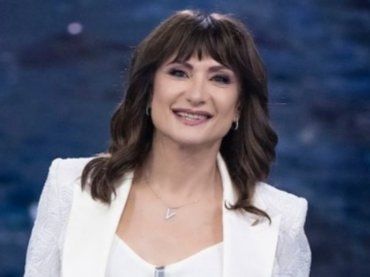 Isola dei famosi, Vladimir Luxuria costretta a accettare il diktat di Berlusconi: cosa è successo…