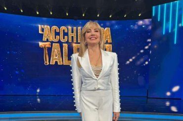 «Devi venire, mi hai rimbalzato per troppi anni», Milly Carlucci alle prese con il cast di Ballando con le stelle