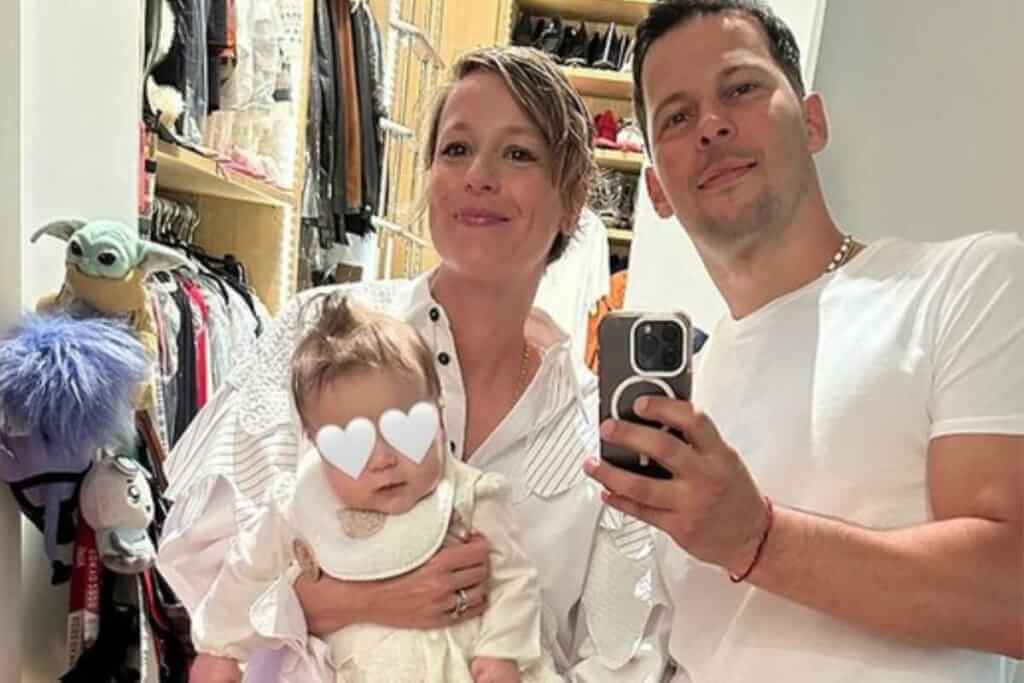 Federica Pellegrini e Matteo Giunta con Matilde.