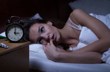 Svegli alle 3:00 di notte? Il mistero dei risvegli notturni e come affrontarli