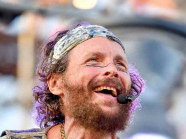 Jovanotti annuncia il nuovo tour, ma i fan insorgono per i prezzi dei biglietti: cifre da capogiro