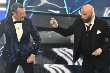 Sanremo, John Travolta torna di nuovo protagonista: la decisione della Rai