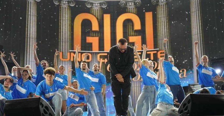 La proposta di matrimonio durante il concerto di Gigi D’Alessio, l’ex allievo di Amici si sposa