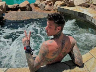 Fedez, home tour della casa nuova di zecca del rapper: è un gioiello – VIDEO