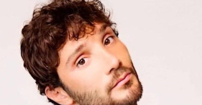 Stefano De Martino superstar: il conduttore sarà il nuovo volto della Rai?