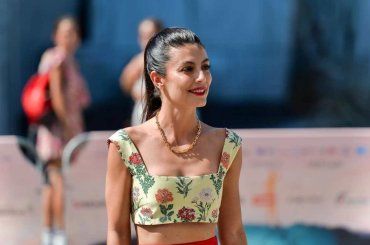 Alessandra Mastronardi a Giffoni 54, l’attrice ha scelto un look tutto da imitare