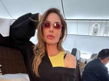 Ilary Blasi bellissima e radiosa in Grecia: vacanze da favola con il compagno – FOTO