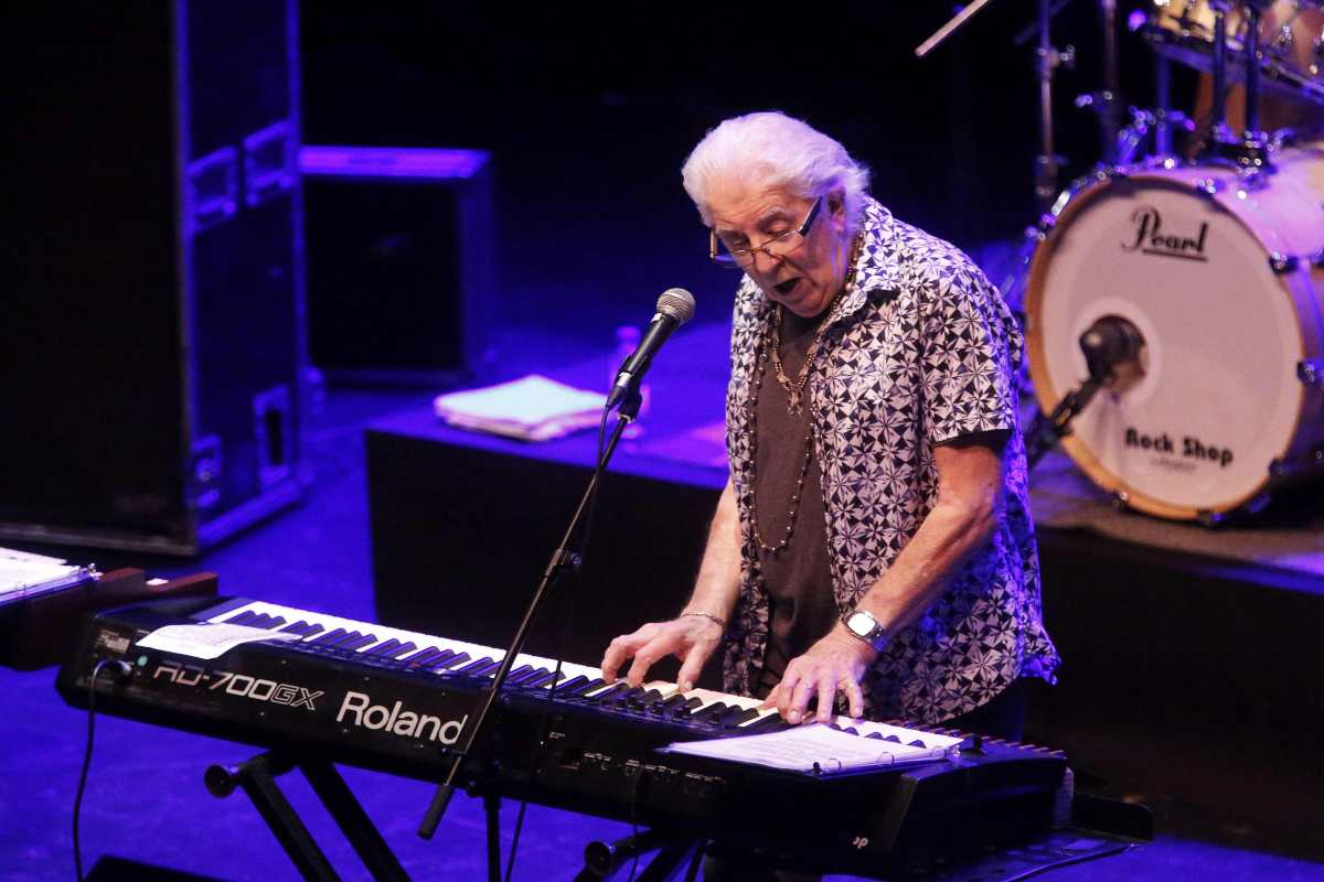 John Mayall al piano