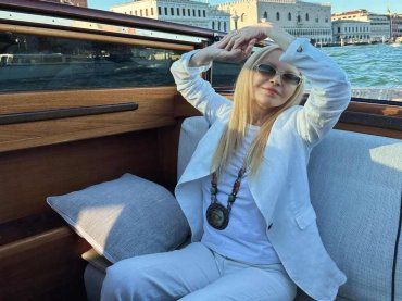 Patty Pravo e il topless a 76 anni che non ha nulla da invidiare alle ventenni