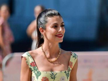 Alessandra Mastronardi ospite del Giffoni Film Festival incanta tutti con la sua eleganza e lancia un messaggio fondamentale – VIDEO