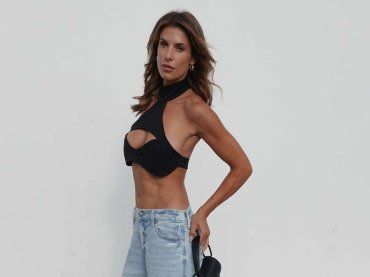 “Che canzone di questa Estate siete?” Elisabetta Canalis attira l’attenzione con una semplice domanda