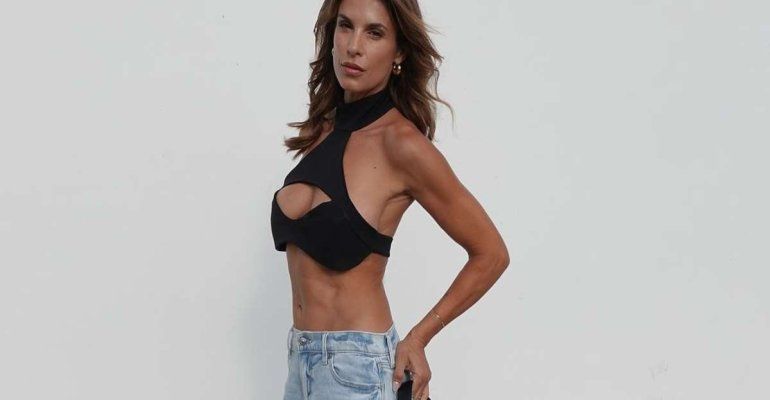 “Che canzone di questa Estate siete?” Elisabetta Canalis attira l’attenzione con una semplice domanda