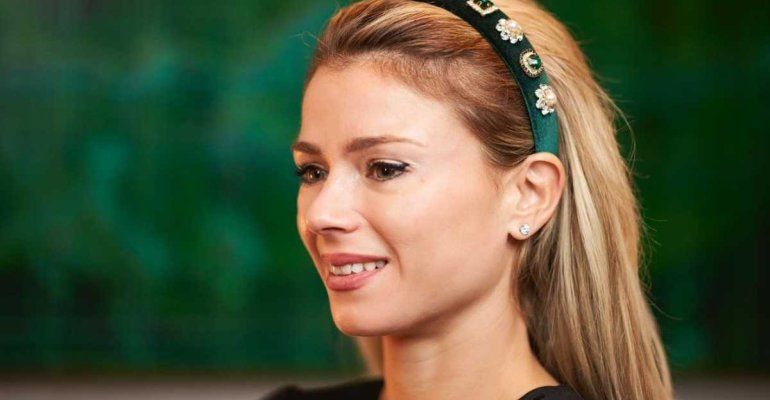 Camila Giorgi e il completo bianco sui social, ma i fan le chiedono di ripensare alla sua scelta