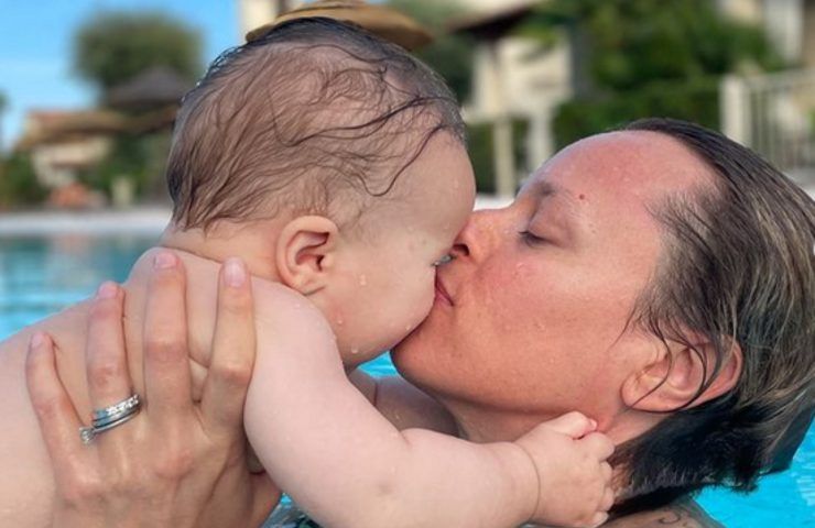 Federica Pellegrini con la figlia Matilde.