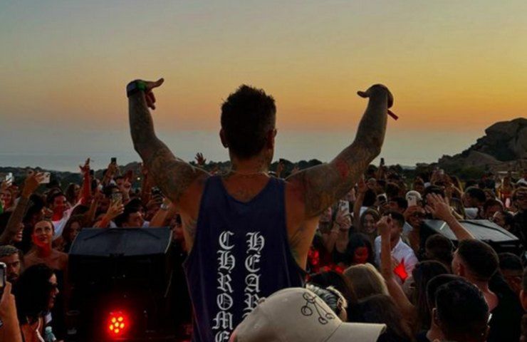 Fedez in Sardegna.