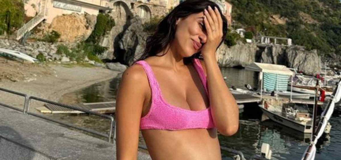 Giulia Salemi incinta a Maratea.