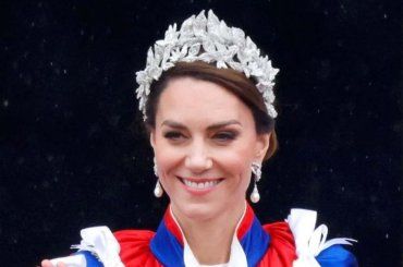 Kate Middleton torna in pubblico più bella che mai e fa tirare un sospiro di sollievo agli inglesi – FOTO