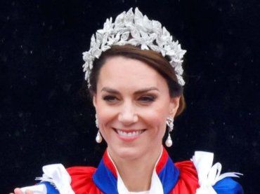 Kate Middleton torna in pubblico più bella che mai e fa tirare un sospiro di sollievo agli inglesi – FOTO