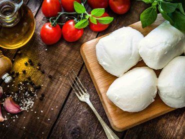 Cosa succede se si mangia mozzarella tutti i giorni, la parola all’esperta