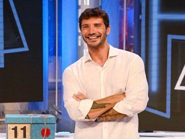 Affari tuoi, Amadeus confessa a Stefano de Martino il segreto per un programma di successo