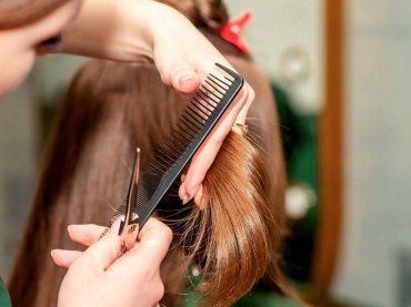 Come tagliare e acconciare i capelli dopo i 40 anni