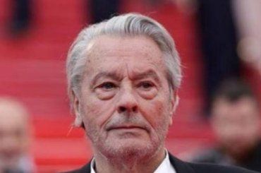 Alain Delon, la confessione dell’attrice italiana: “Me lo chiese, mi sono pentita di non averlo fatto”