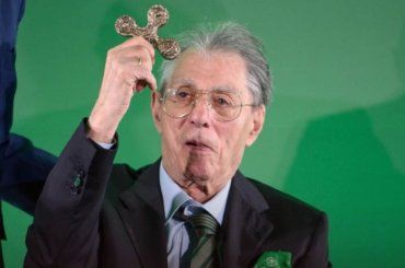 Dagospia annuncia: “E’ morto Umberto Bossi”. Poi arriva il messaggio del figlio