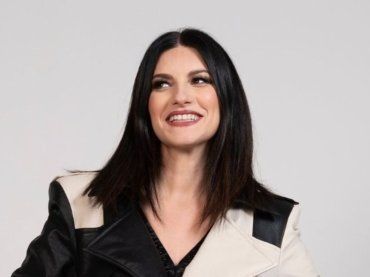 Laura Pausini e il karaoke che non ti aspetti: la superstar lascia tutti a bocca aperta – VIDEO