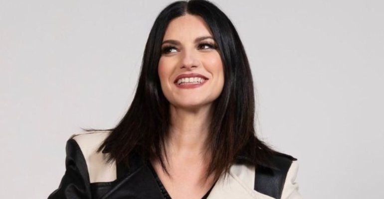 Laura Pausini e il karaoke che non ti aspetti: la superstar lascia tutti a bocca aperta – VIDEO