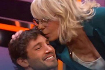 Io “con” Maria De Filippi: l’annuncio di Stefano De Martino per “Affari Tuoi”