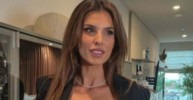 Il fascino di Elisabetta Canalis tra le luci di Los Angeles: le FOTO fanno perdere il fiato