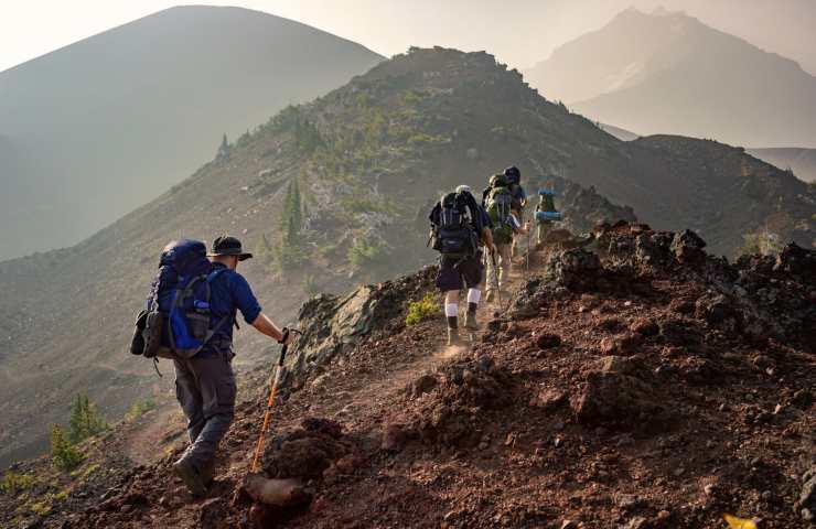 Gruppo che fa trekking